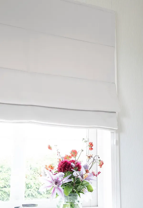 Jättefin vit gardin 2025 från Hasta.