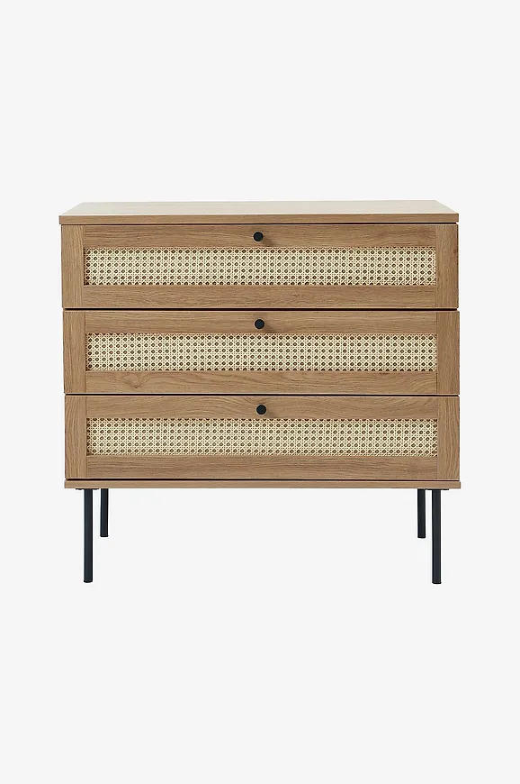 Härlig byrå i brunt från Håum.