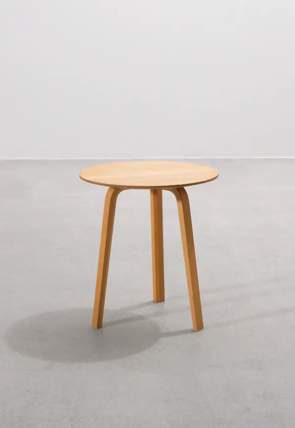 Klassisk ekbord 2025 från HAY.