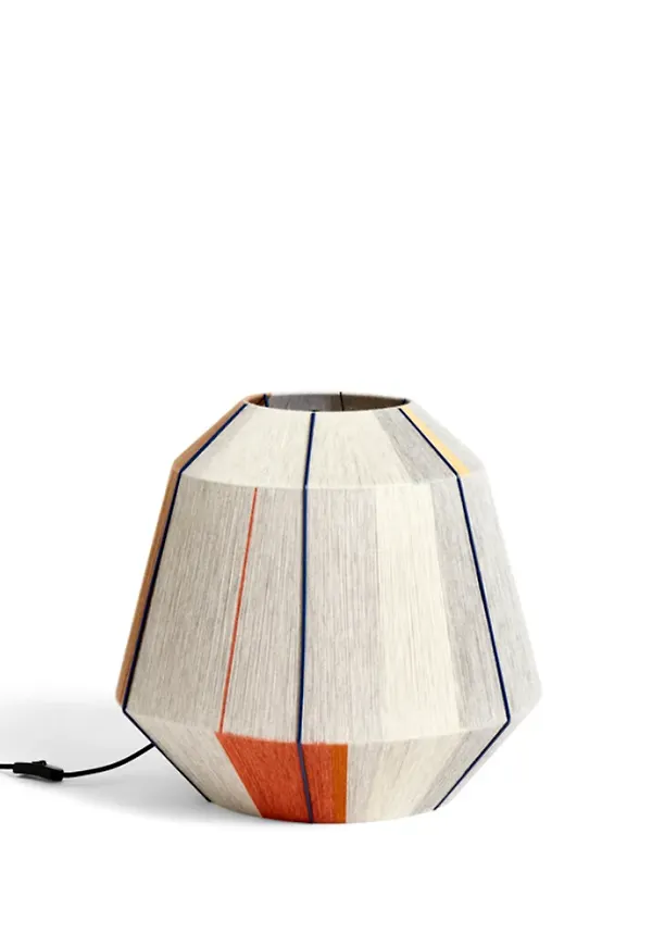 Stilren grå bordslampa 2025 från HAY.