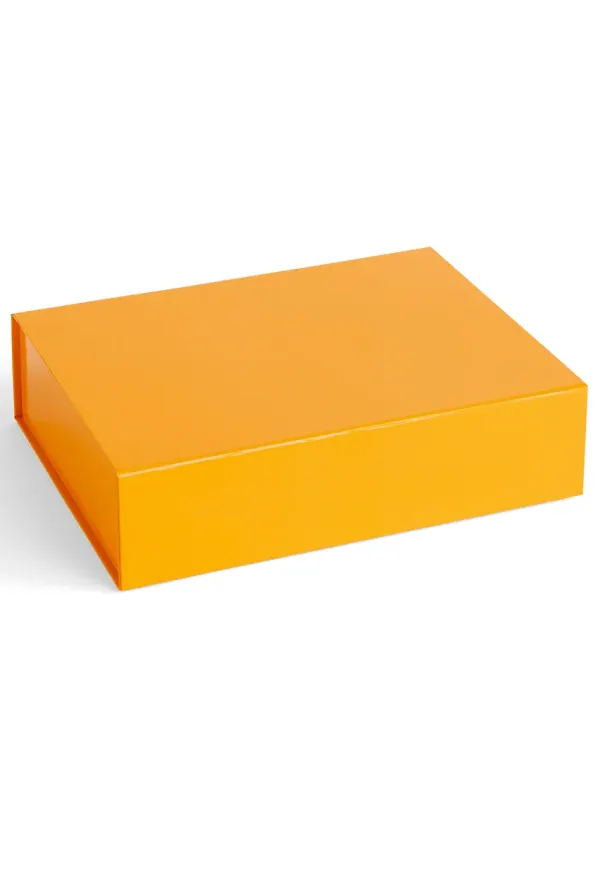 Gul HAY-låda i stilren modell.