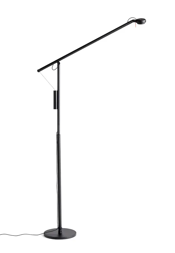 Komfortabel golvlampa 2025 från HAY.