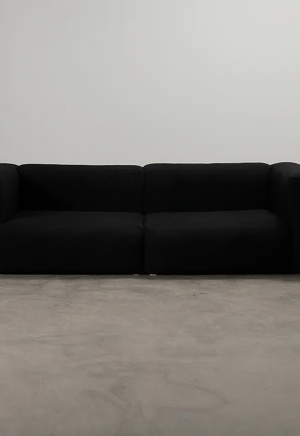 Svart HAY-soffa i jättesnygg modell.