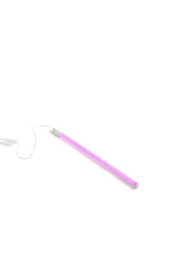 Rosa HAY-lysrörslampa i mysig modell.