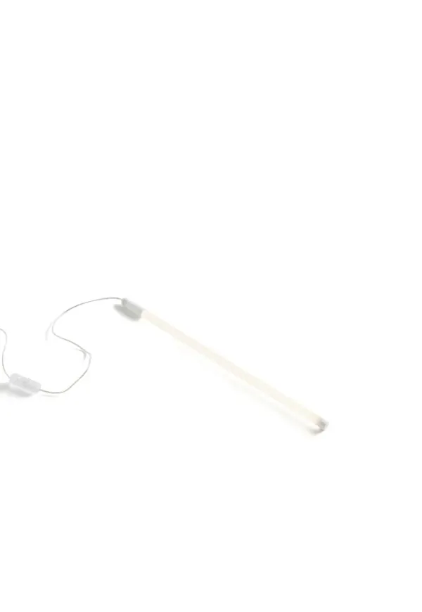 Smickrande vit lampa 2025 från HAY.