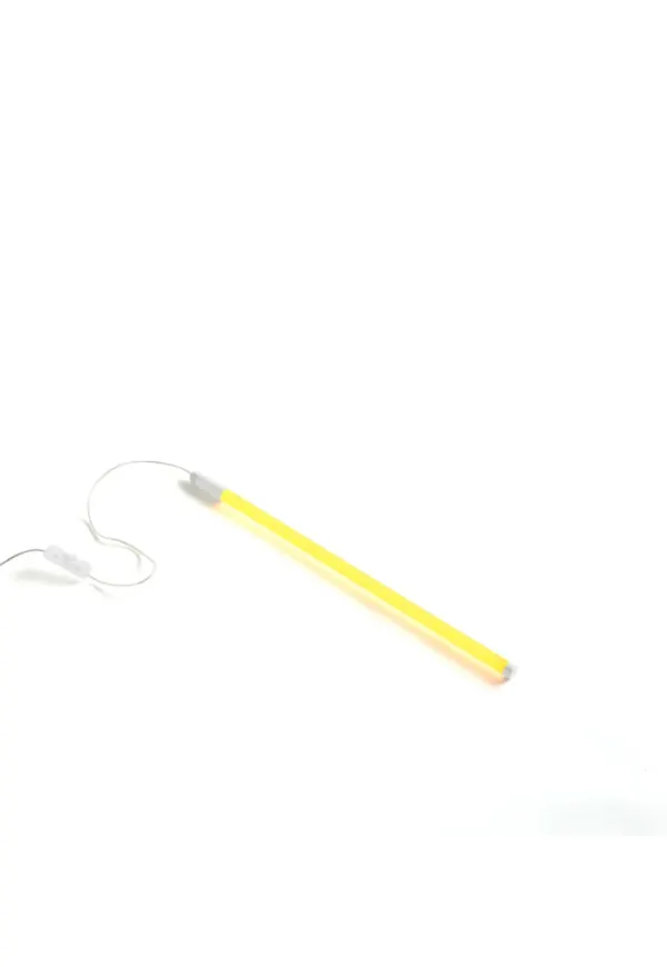 Superfin lysrörslampa i gult från HAY.