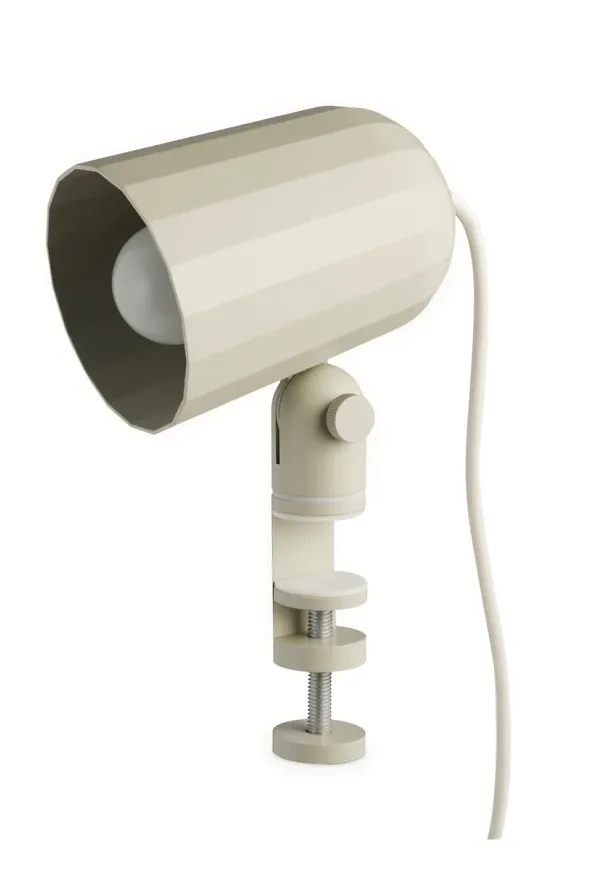 Trendig lampa i vitt från HAY.