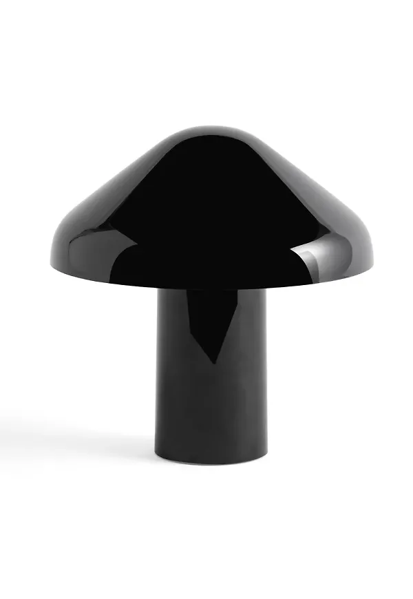 Klassisk svart lampa 2025 från HAY.