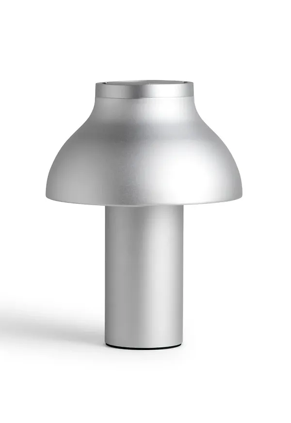 Härlig silverfärgad lampa 2024 från HAY.