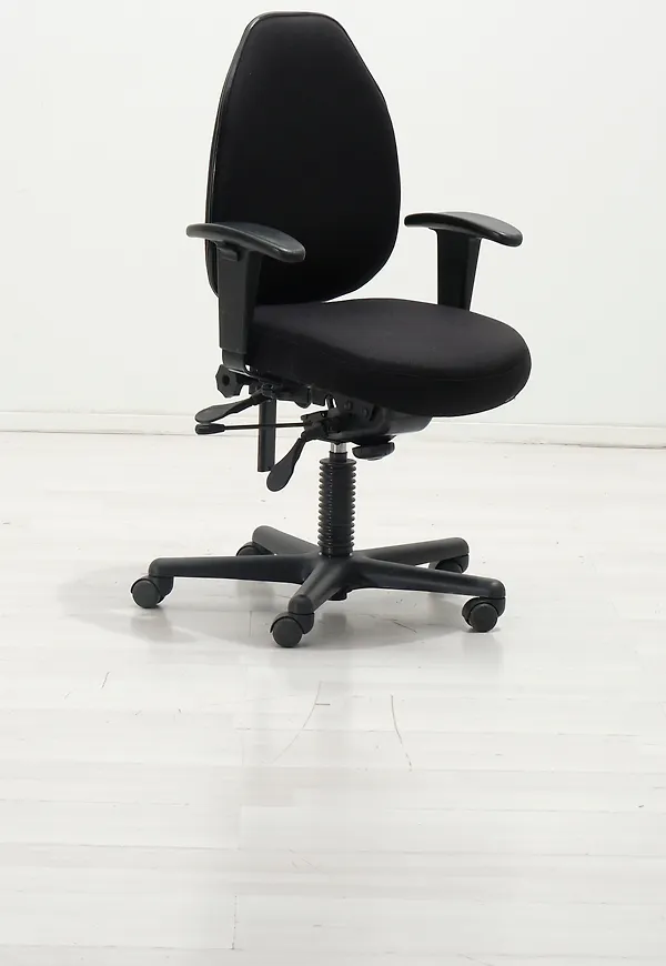 Klassisk kontorsstol i svart från No brand.