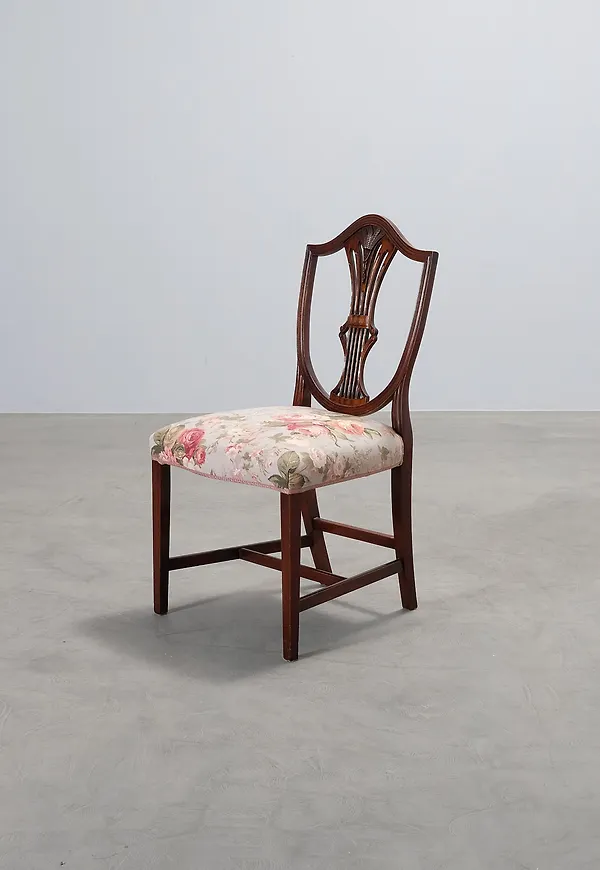 Matsalsstol som passar perfekt till våren 2025!