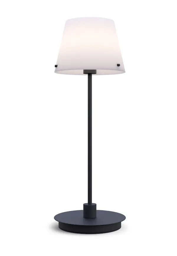 Ikonisk svart bordslampa 2025 från Herstal.