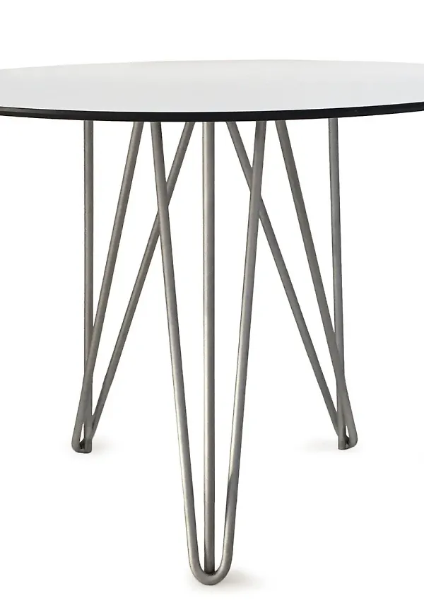 Fantastiskt fin bord 2025 från Grythyttan Stålmöbler.