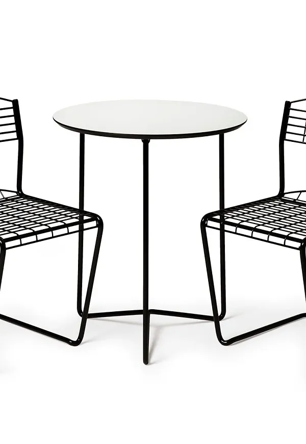 Stilriktig bord som passar bra vid många olika tillfällen.