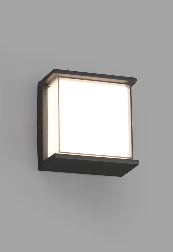 Fin fasadlampa 2025 från Faro Barcelona.