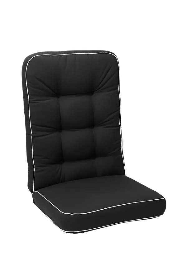 Mysig trämöbel 2025 från Hillerstorp.