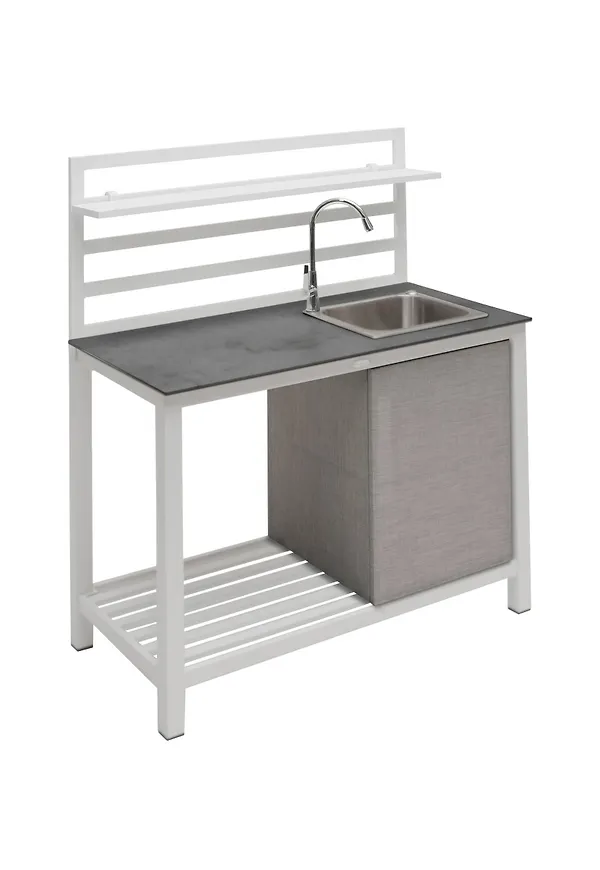 Riktigt snygg arbetsbänk i vit färg gjord i aluminium.