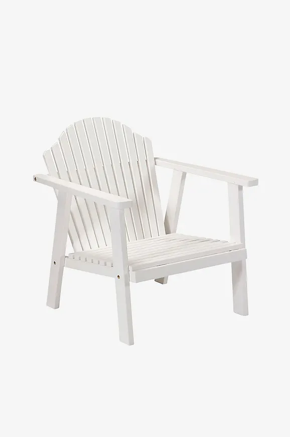 Vacker vit fåtölj 2025 från Hillerstorp.