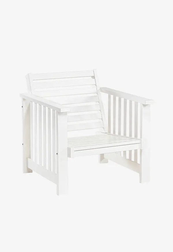 Vit Hillerstorp-fåtölj i vacker modell.