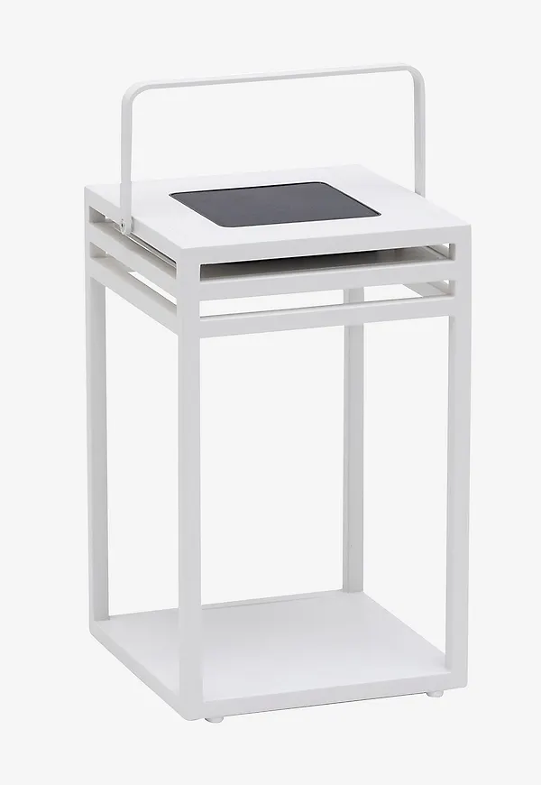 Jättefin vit lampa i aluminium från Hillerstorp.