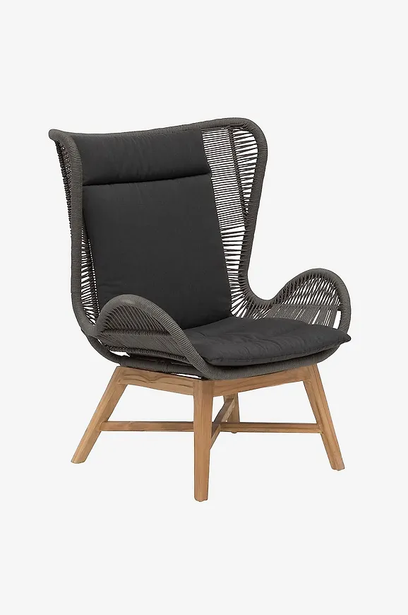 Stilriktig teakfåtölj 2025 från Hillerstorp.