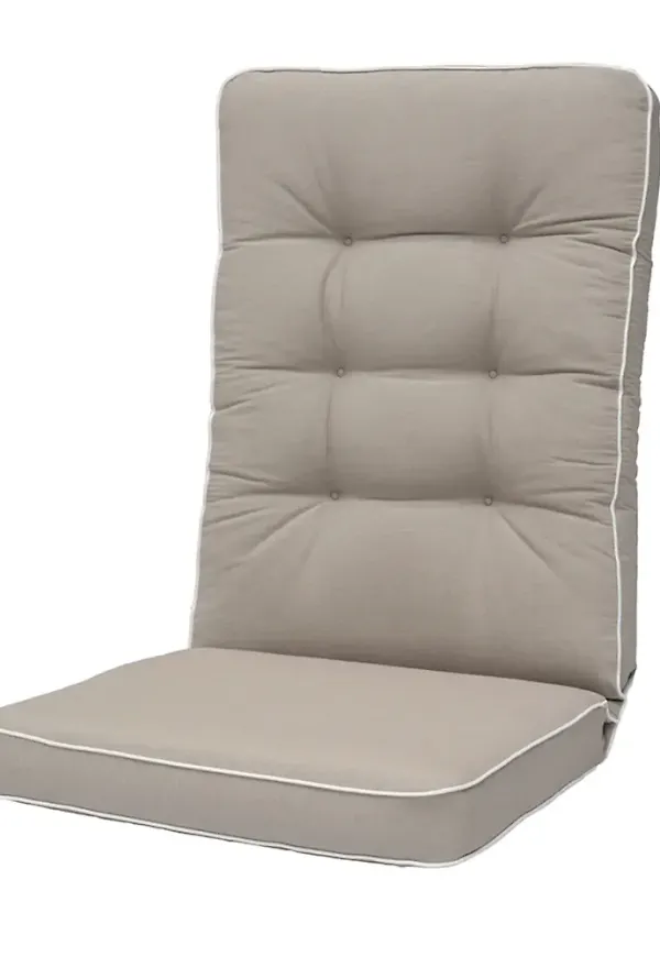 Moderiktig trämöbel 2025 från Hillerstorp.