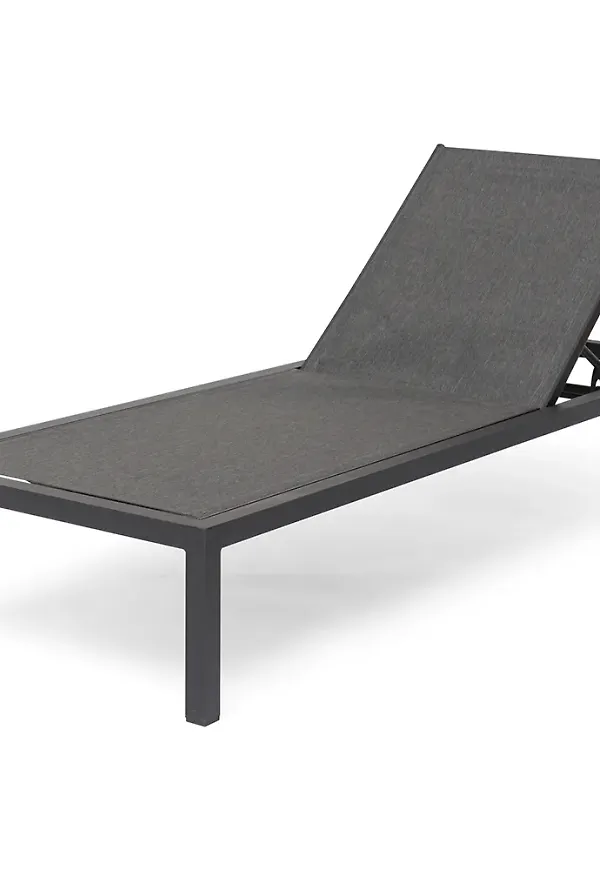 Komfortabel solsäng 2025 från Hillerstorp.