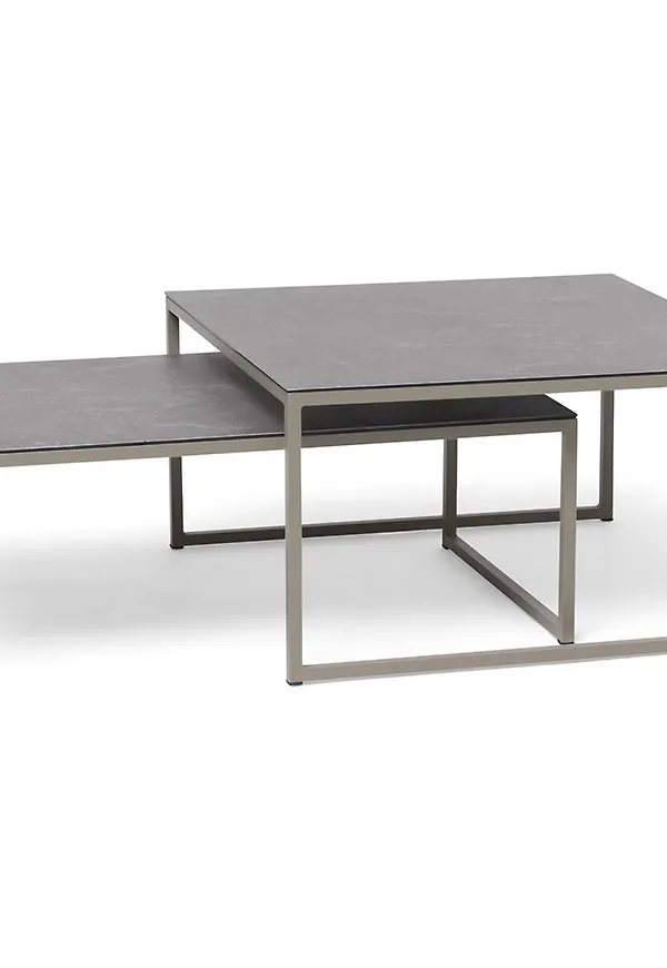 Fin beige bord i aluminium från Hillerstorp.