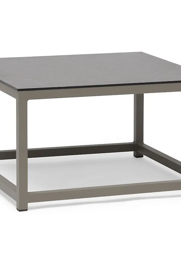 Klassisk soffbord i grå färg gjord i aluminium.