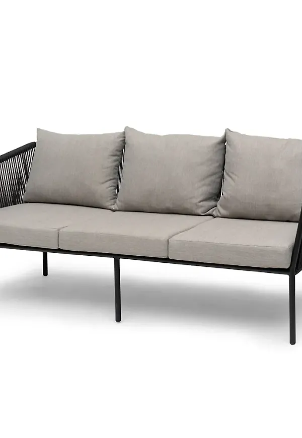 Vacker grå soffa i aluminium från Hillerstorp.