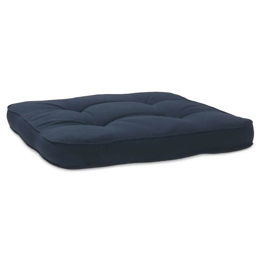 Modern fåtölj 2025 från Hillerstorp.