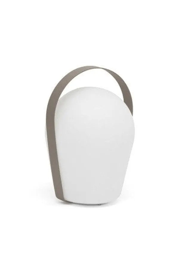 Smickrande utomhuslampa i beige färg gjord i aluminium.