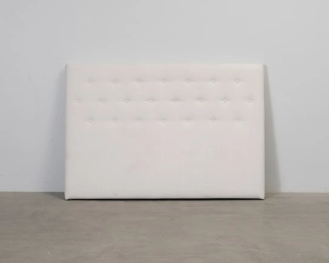 Komfortabel Säng som passar bra vid många olika tillfällen.