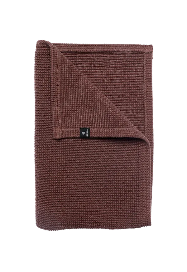 Otroligt fin bomullsbadrumsmatta i rostrött från Himla.