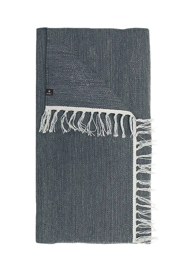 Modern trasmatta i mörkblått från Himla.