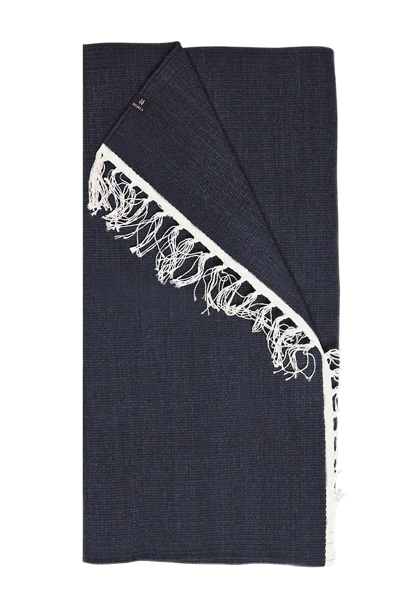 Riktigt trendig trasmatta i svart från Himla.