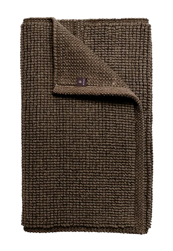 Stilriktig ullmatta i brunt från Himla.