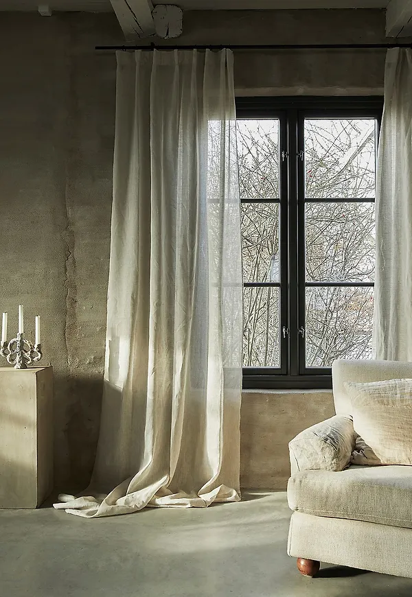 Stilren linnegardin 2025 från Himla.