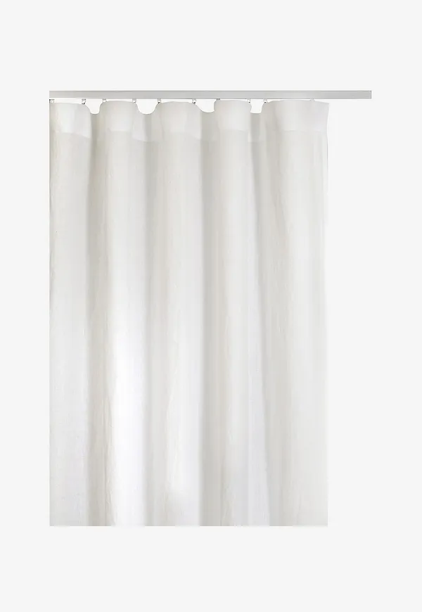 Trendig vit gardin 2025 från Himla.