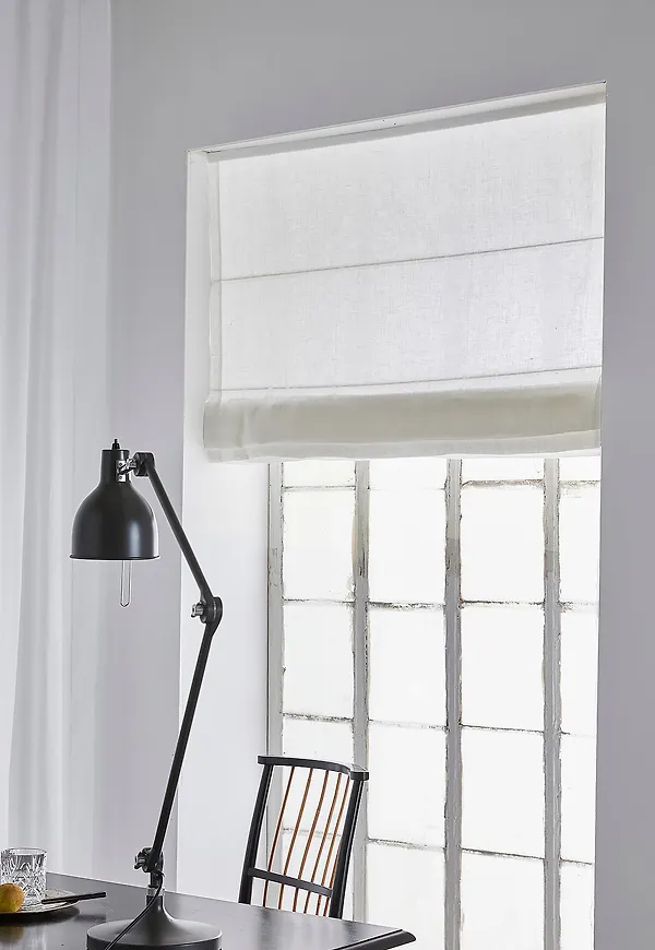 Smickrande vit gardin 2025 från Himla.