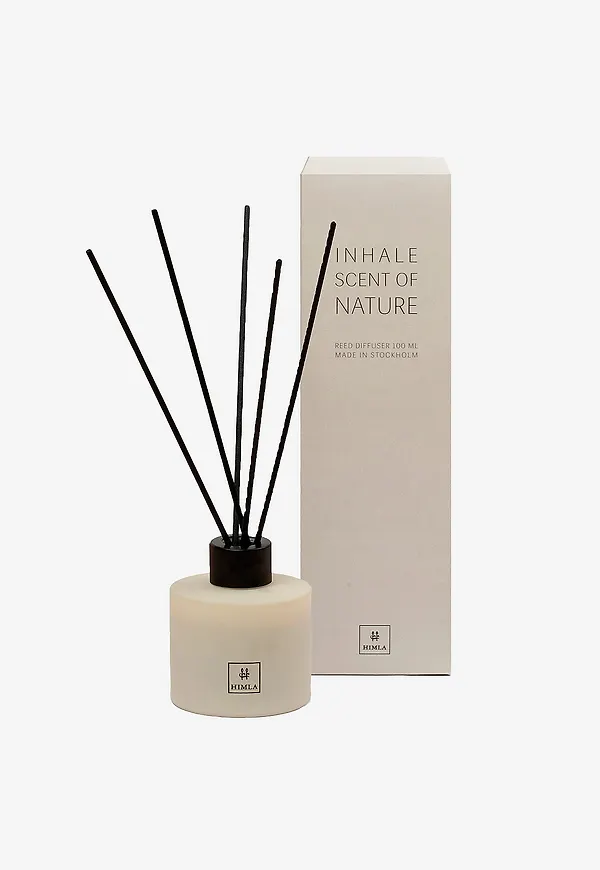 Stilren diffuser i beiget från Himla.
