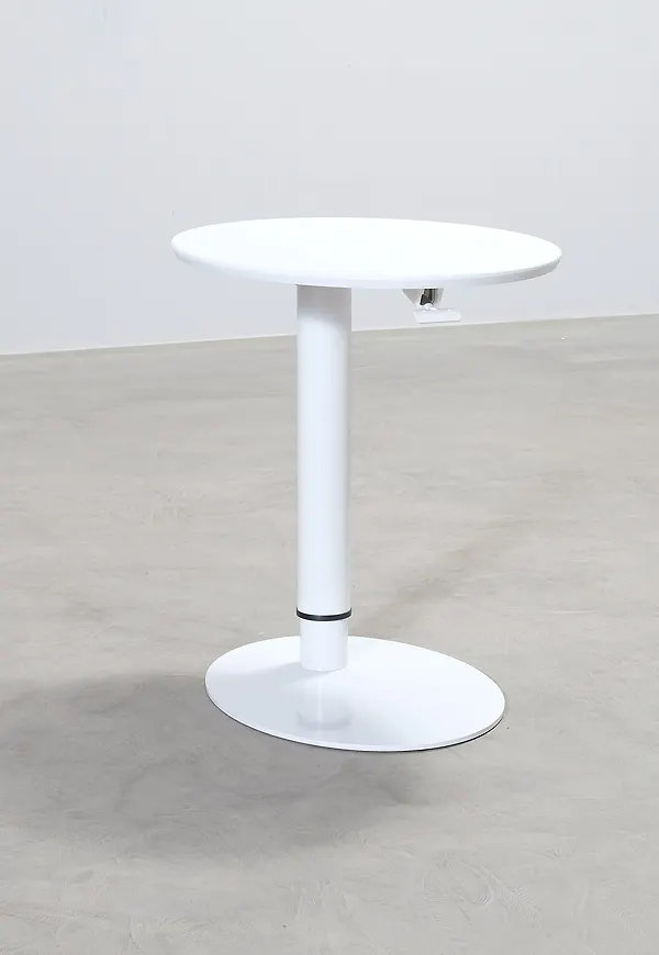 Smickrande skrivbord i vitt från No brand.