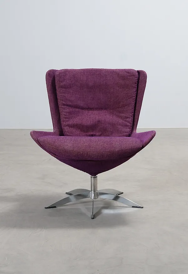 Otroligt fin loungefåtölj 2025 från Hjort Knudsen.