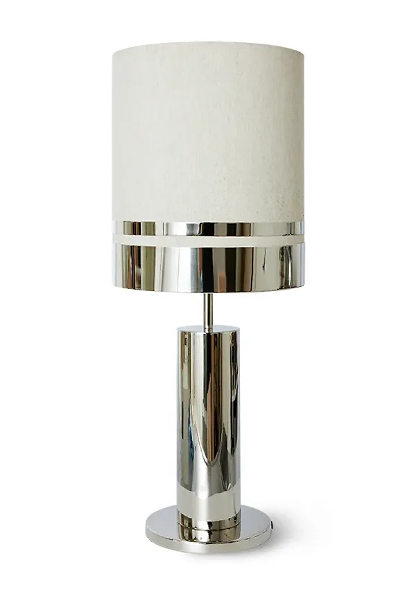 Ikonisk silverfärgad lampa 2025 från HKliving.