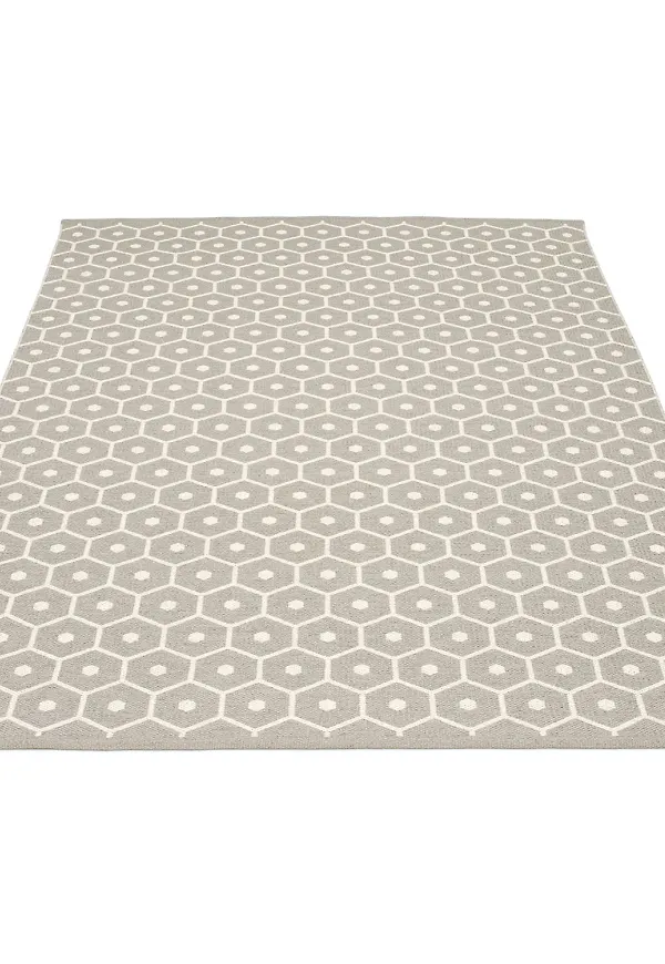 Riktigt fin Matta som passar bra vid många olika tillfällen.