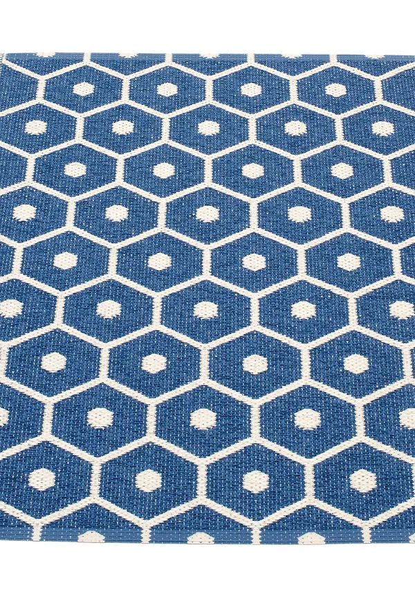 Snygg Matta som passar bra vid många olika tillfällen.