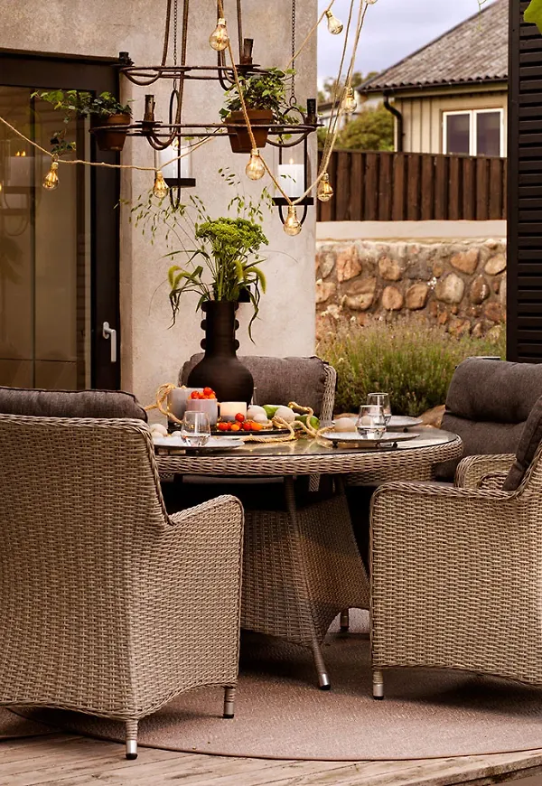 Smickrande matbord i aluminium från Brafab.