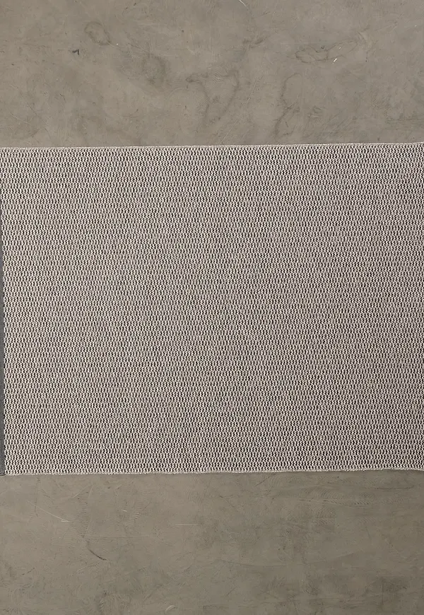 Härlig matta i grå färg gjord i bomull.