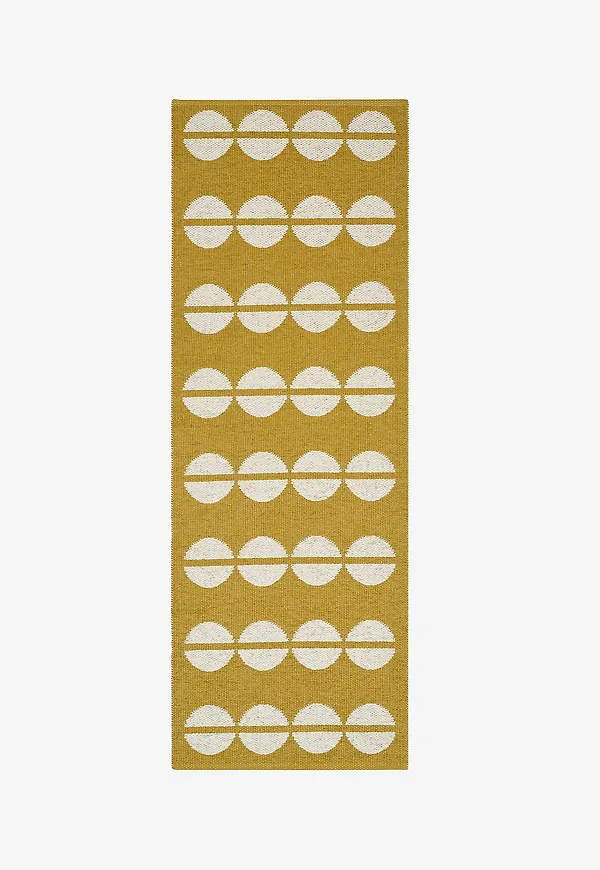 Gul Horredsmattan-matta i jättesnygg modell.