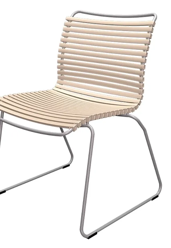 Riktigt trendig karmstol i duvblått från Houe.